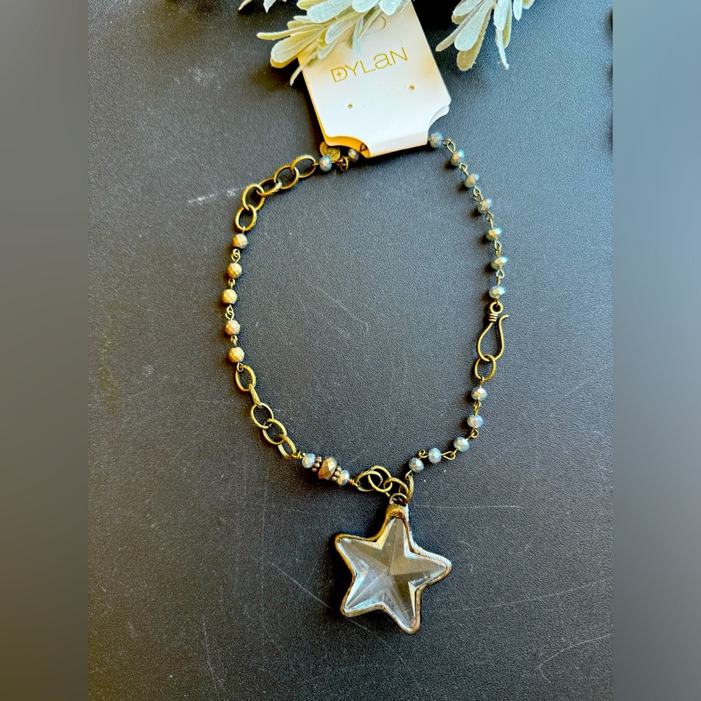 Vintage looking star necklace
